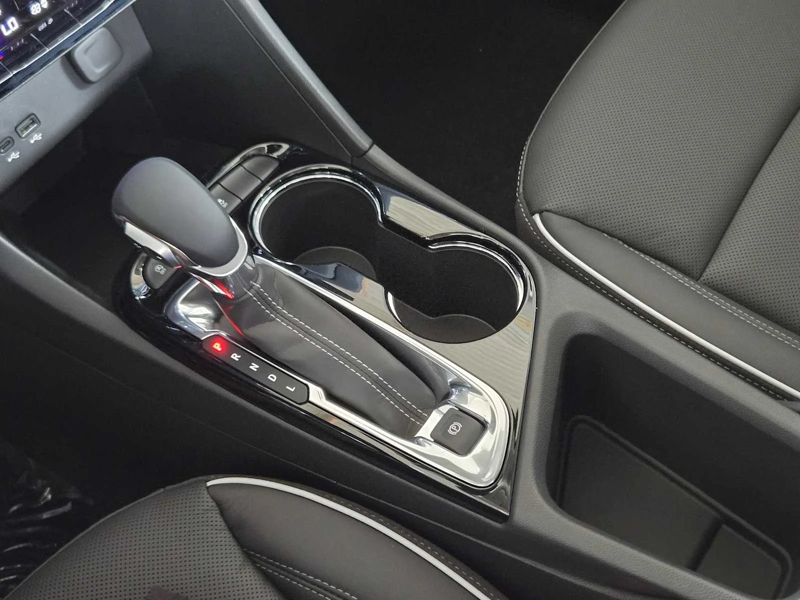 New 2026 Ebony Twilight Metallic Buick Avenir image 14