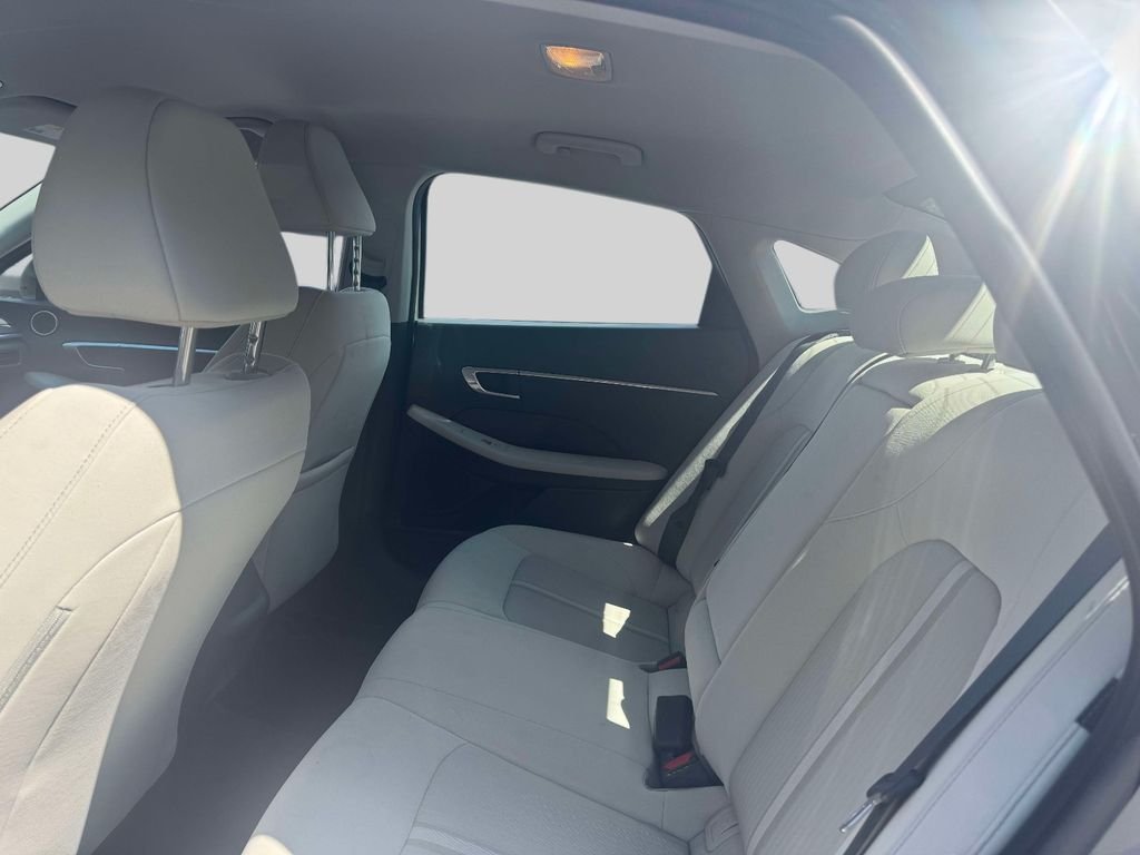 Used 2023 Silver Hyundai SEL image 12