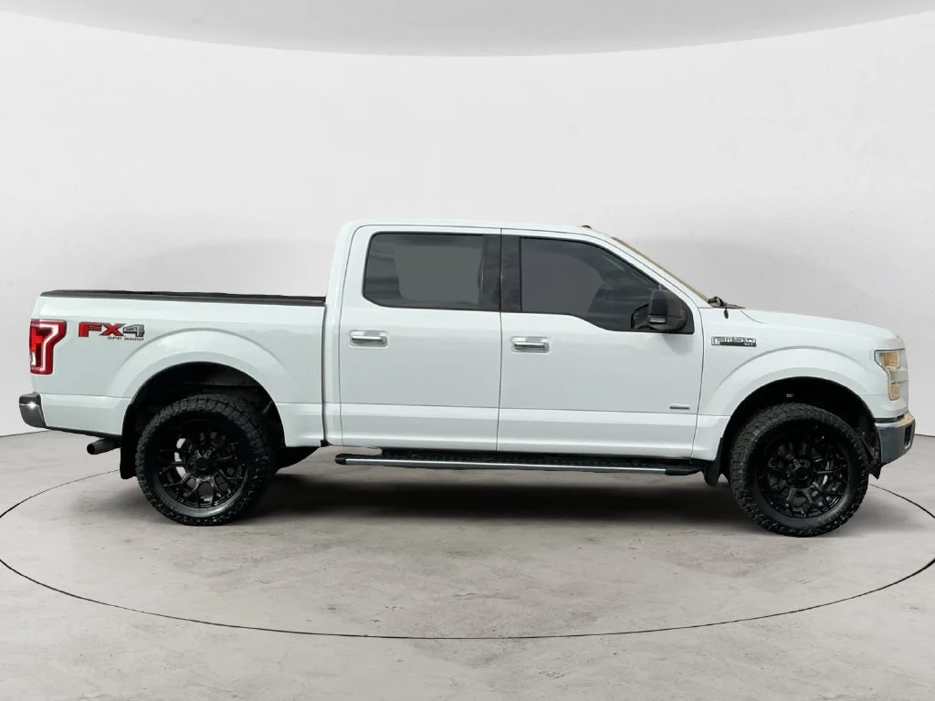 Used 2016 White Ford XLT image 7