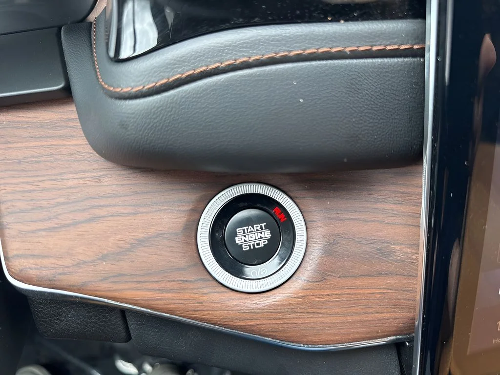 Used 2024 Gray Jeep Summit image 25