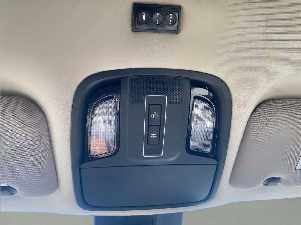Used 2017  Kia LX V6 image 25