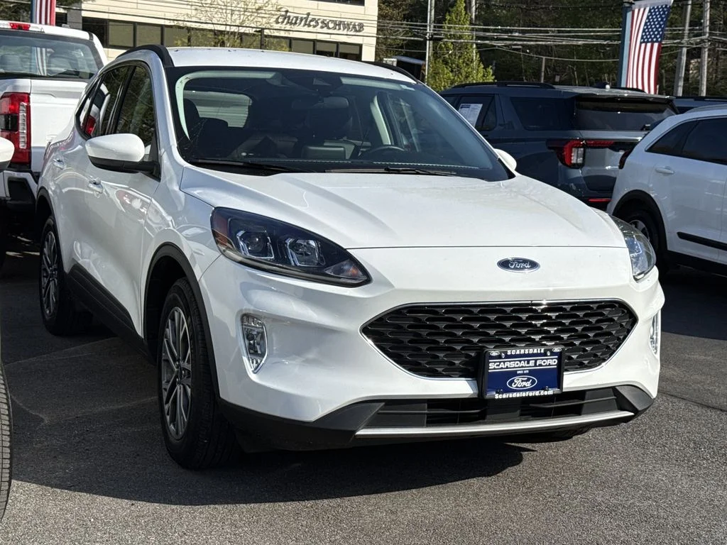 Used 2022 Oxford White Ford SEL image 1