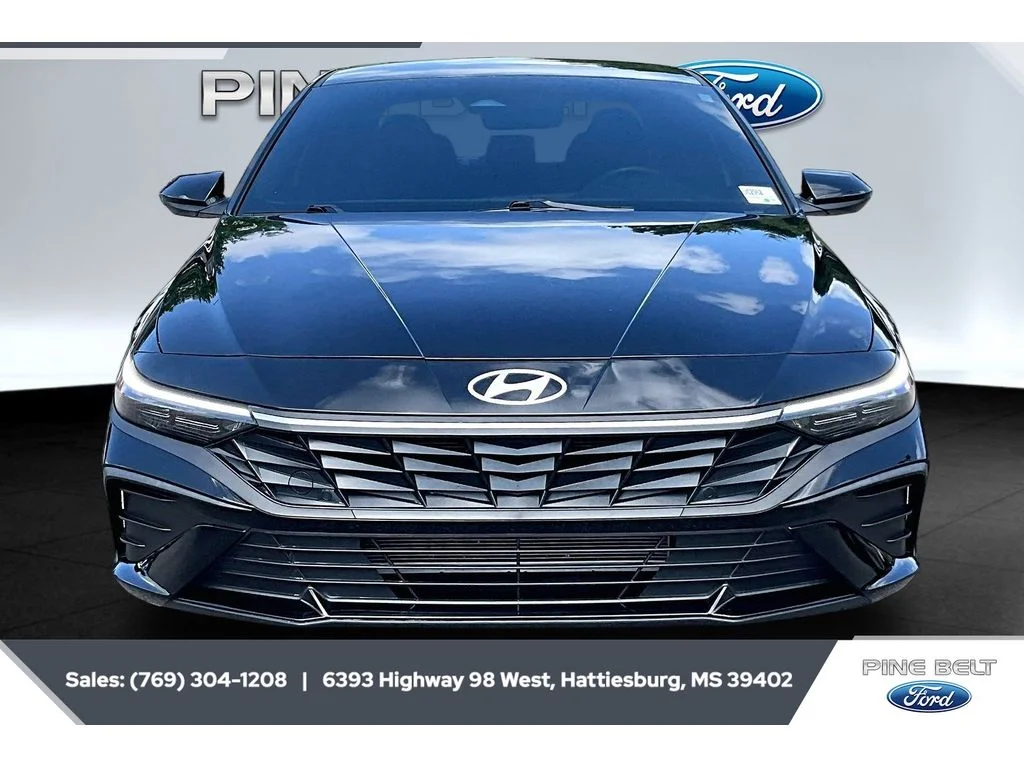 Used 2025 Abyss Black Hyundai SEL Sport image 3