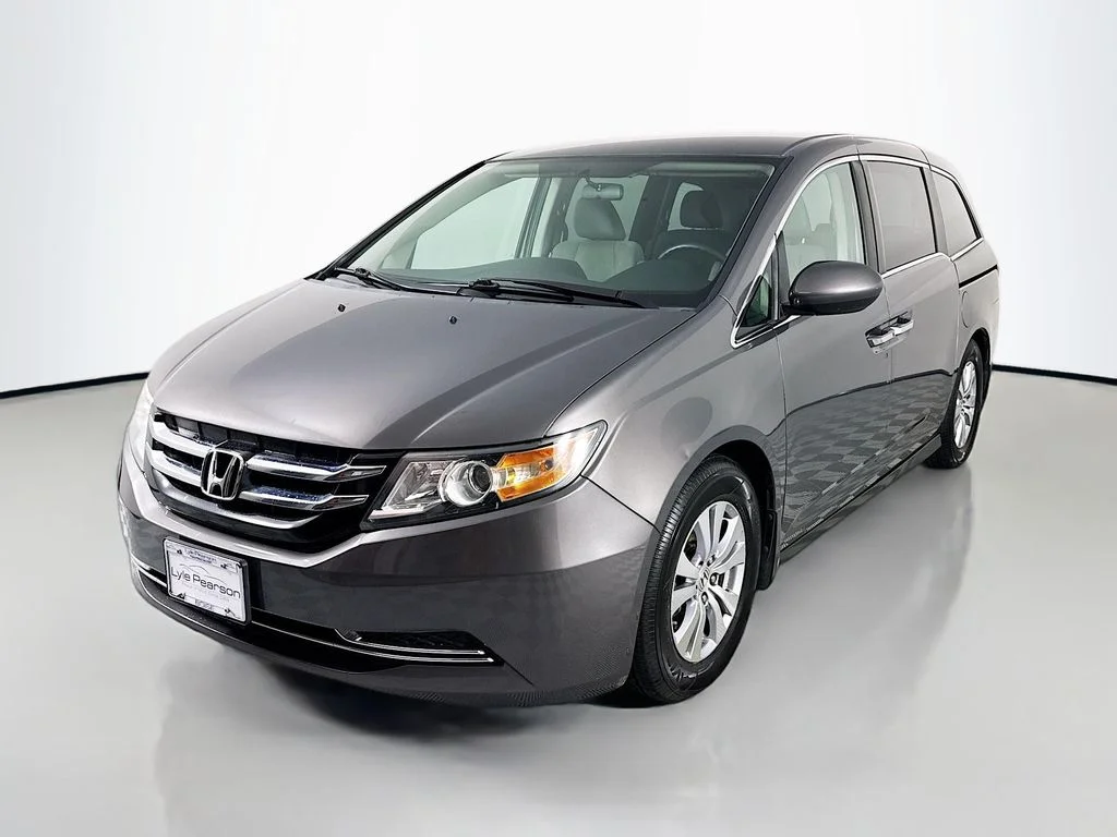 2016 Honda Odyssey SE's photo