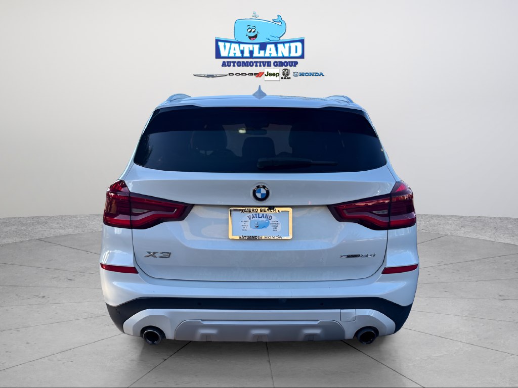 Used 2021 White BMW sDrive30i image 4
