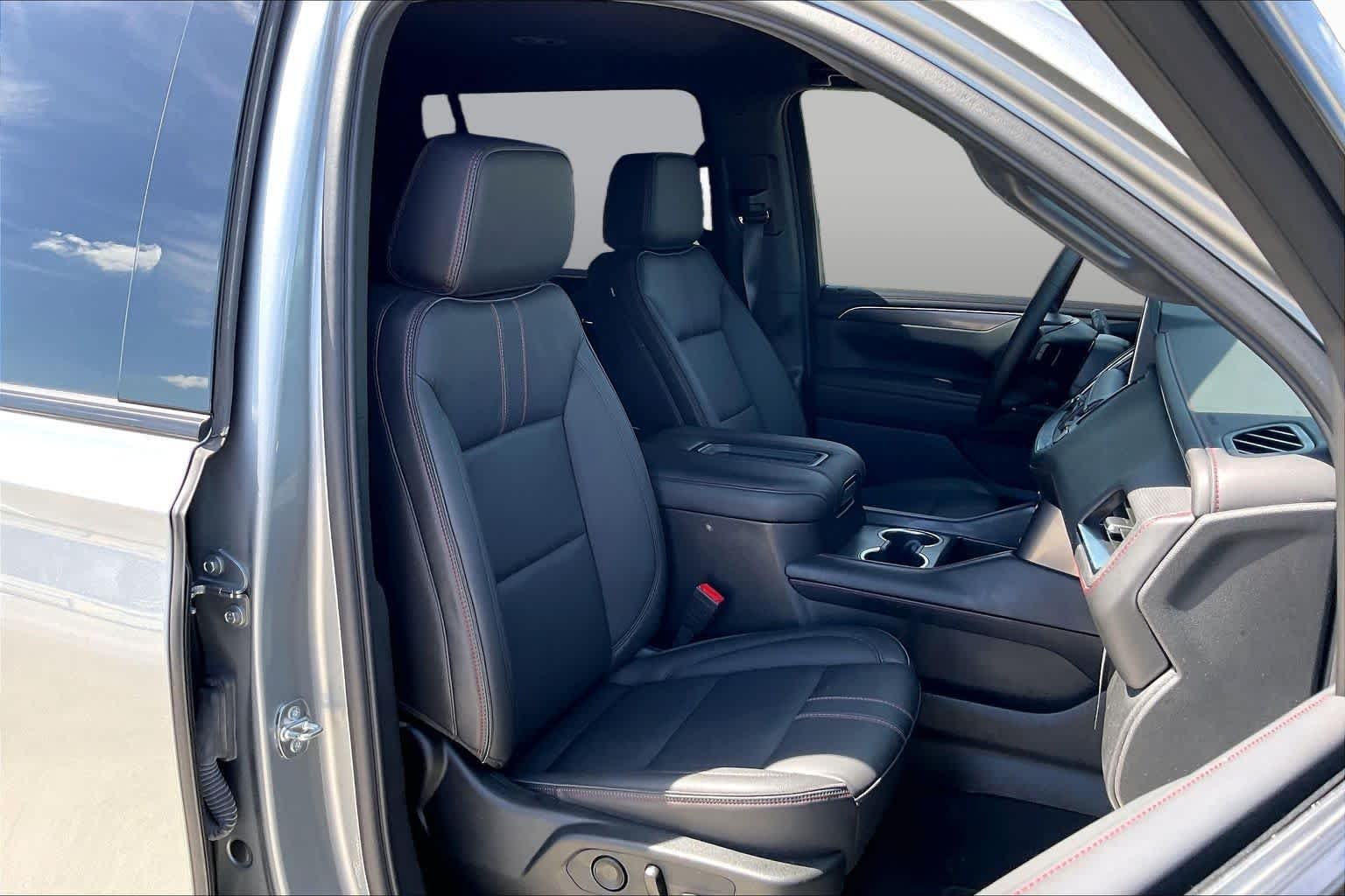 2024 Chevrolet Suburban RST - Photo 9
