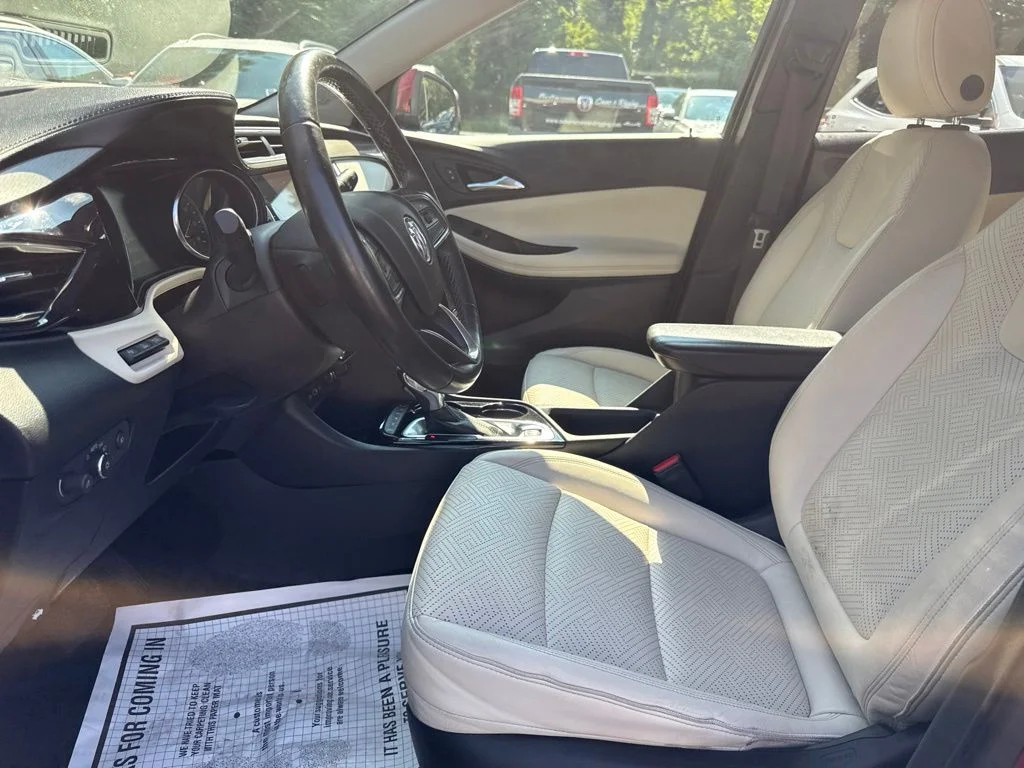 Used 2020 Red Buick Essence image 9
