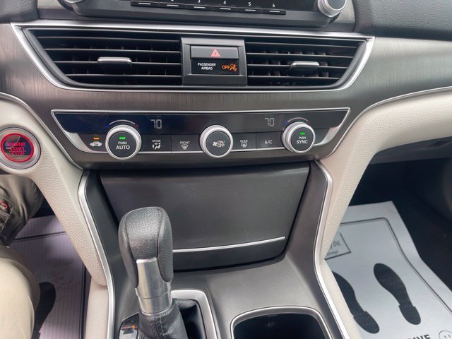 Used 2018 Champagne Frost Pearl Honda LX image 17