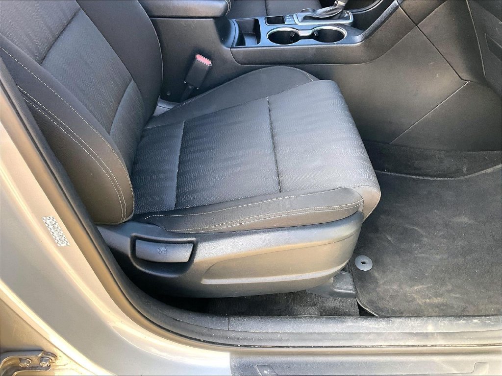 Used 2017 Sparkling Silver Kia LX image 35