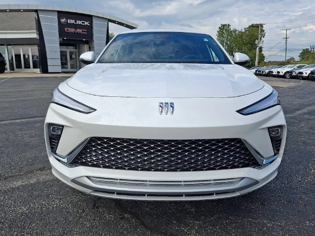 New 2026 WHITE FROST TRICOAT Buick Avenir image 2