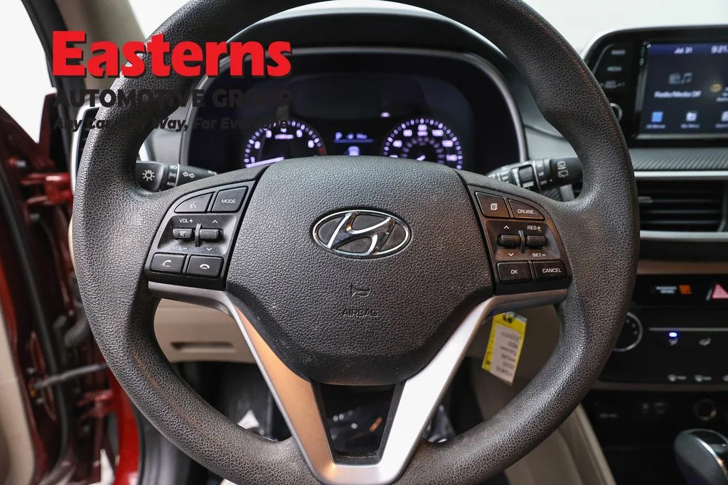 Used 2020 Red Hyundai SE image 10
