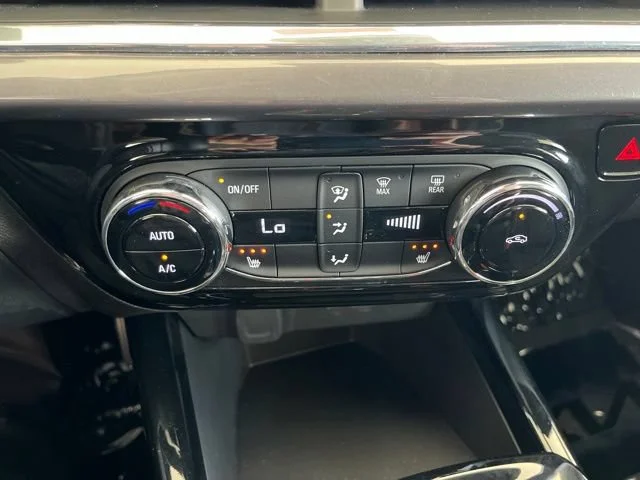 Used 2025 Cacti Green Chevrolet ACTIV image 29