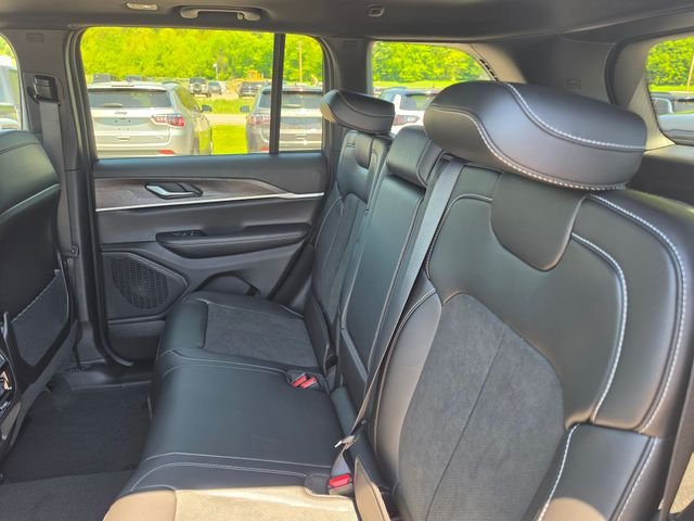 New 2026 Silver Zynith Exterior Paint Jeep Altitude image 10