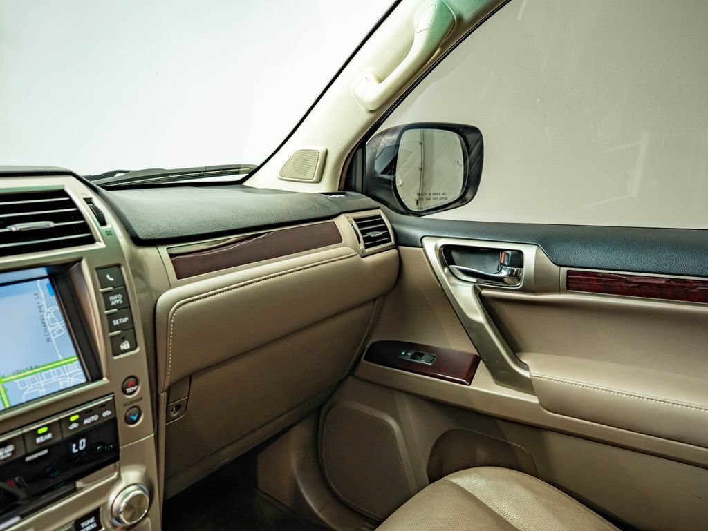 Used 2014 Starfire Pearl Lexus 460 image 30