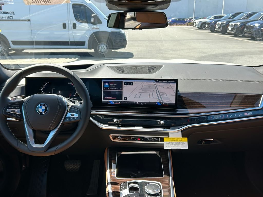 New 2026 Mineral White Metallic BMW xDrive50e image 34