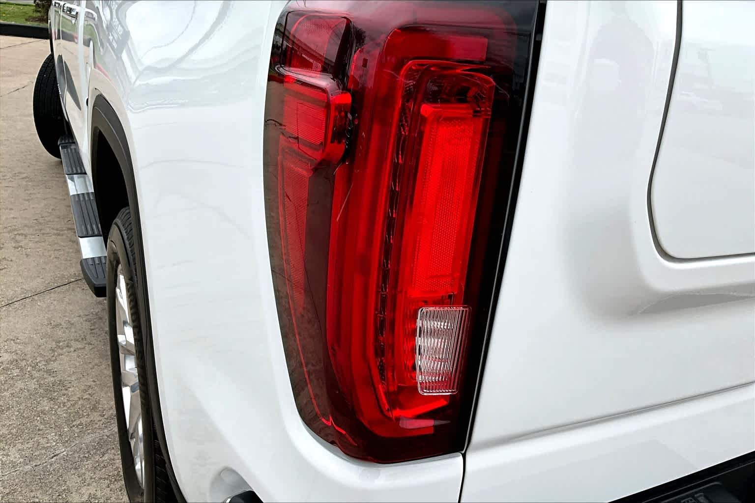 Used 2019 Summit White GMC SLT image 28