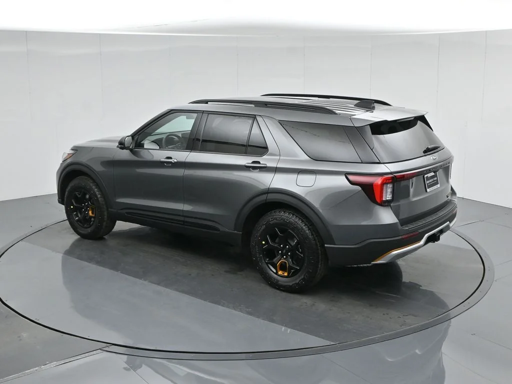 New 2026 Carbonized Gray Metallic Ford Tremor image 49