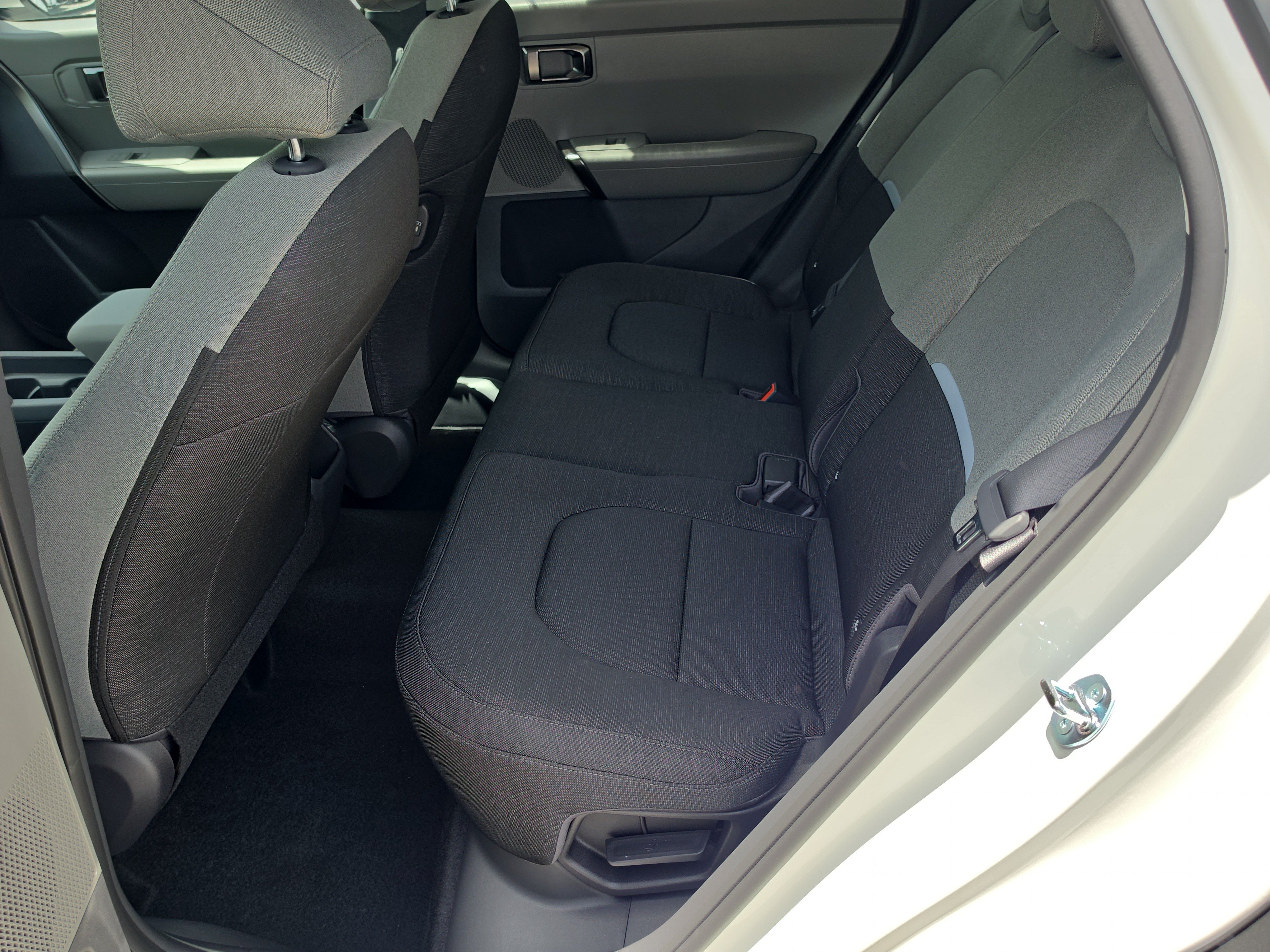 New 2027 Snow White Pearl Kia LX image 16