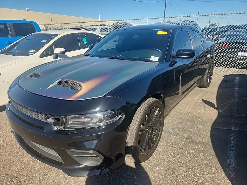 Used 2019 Black Dodge SXT image 3