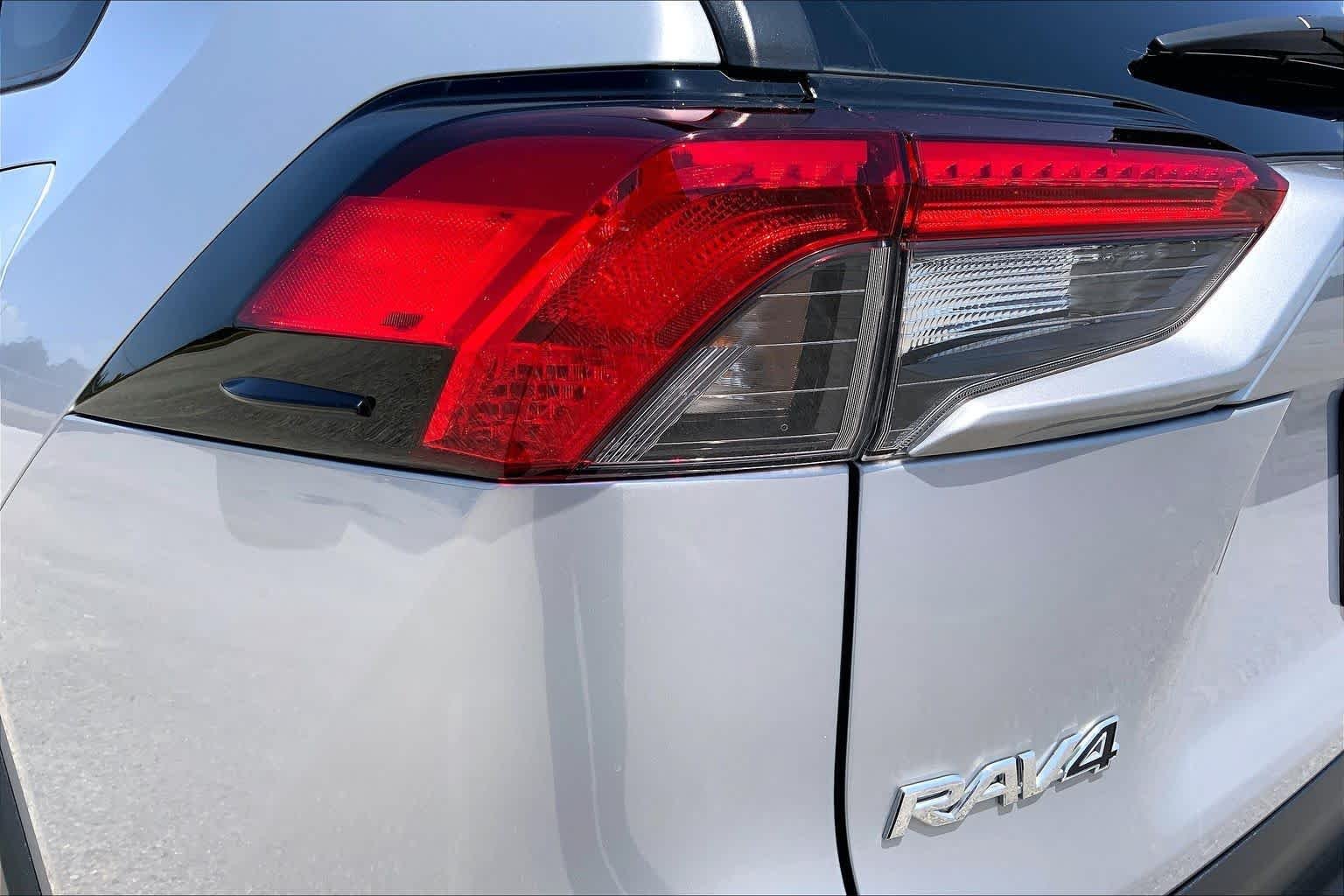 Used 2022 Silver Sky Metallic Toyota XLE Premium image 28