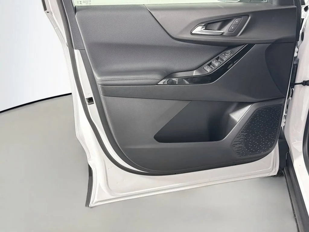 New 2027 Summit White Chevrolet LT image 18