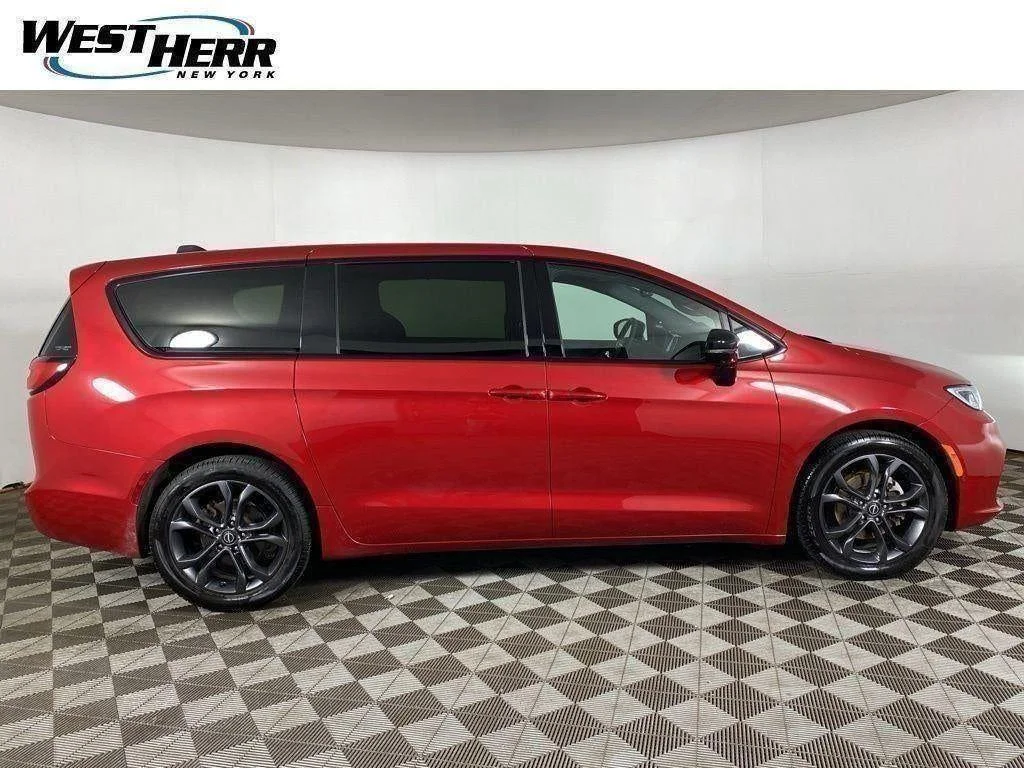 Used 2026 Red Hot Pearlcoat Chrysler Select image 22
