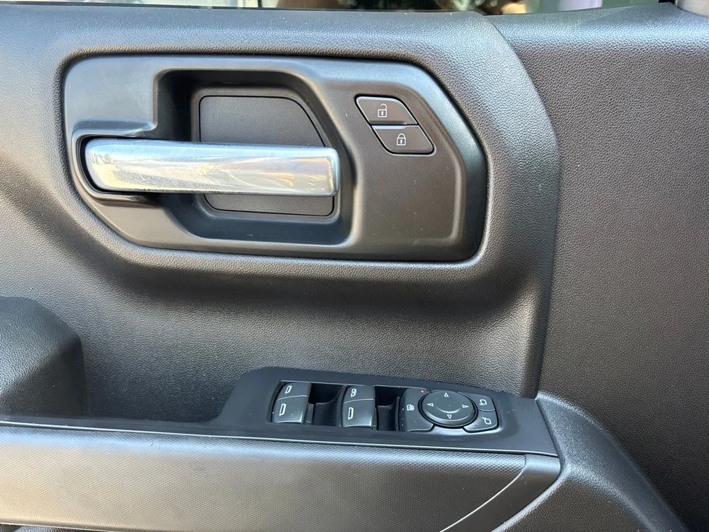 Used 2021 White Chevrolet Custom image 13