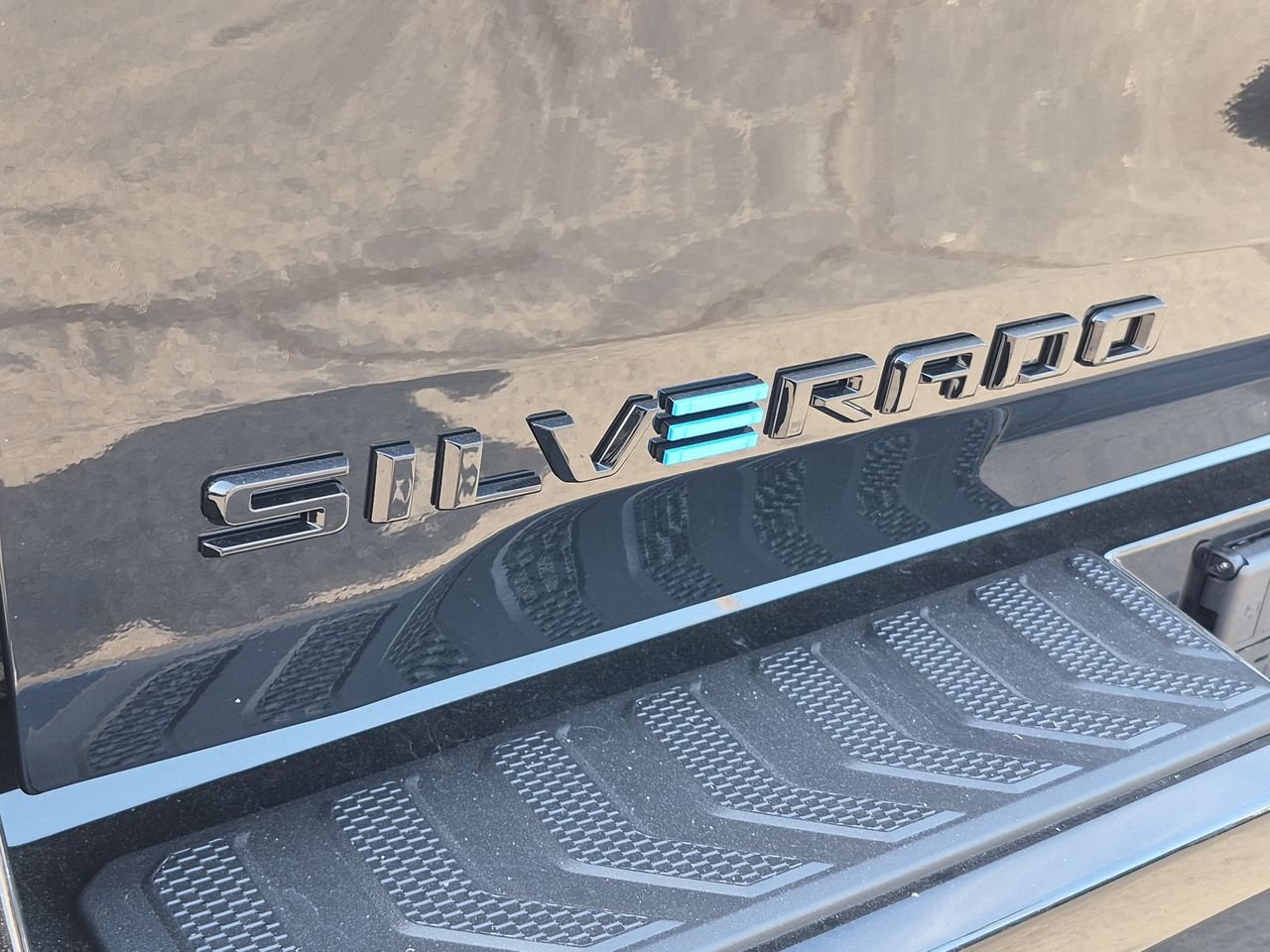 New 2026 Black Chevrolet RST Stars and Steel Edition - Extended Range image 32