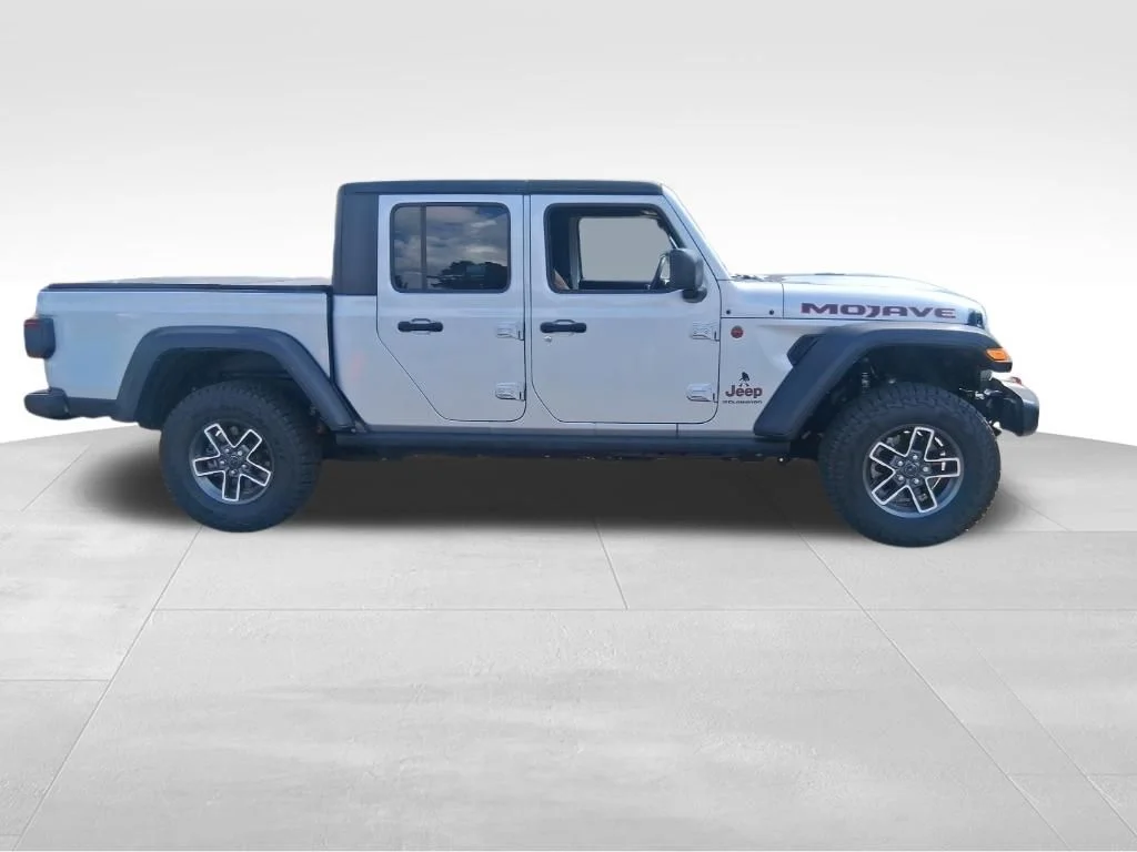 Used 2024 Silver Jeep Mojave image 5