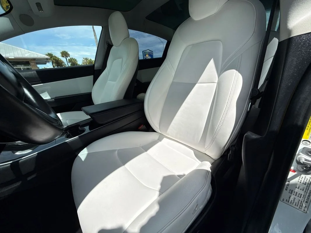 Used 2018 White Tesla  image 12