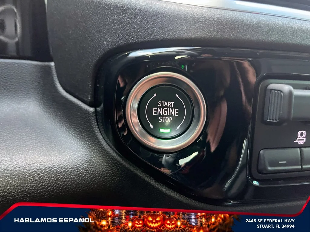 Used 2025 Summit White Chevrolet RST image 28