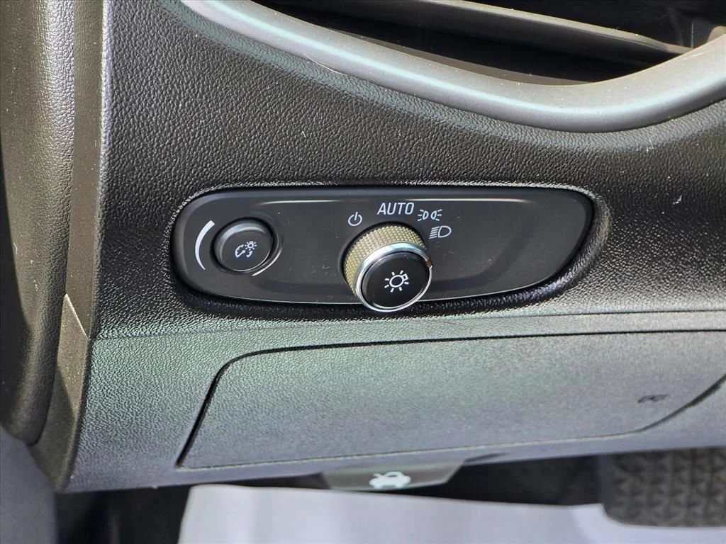 Used 2022 Mosaic Black Metallic Chevrolet RS image 8