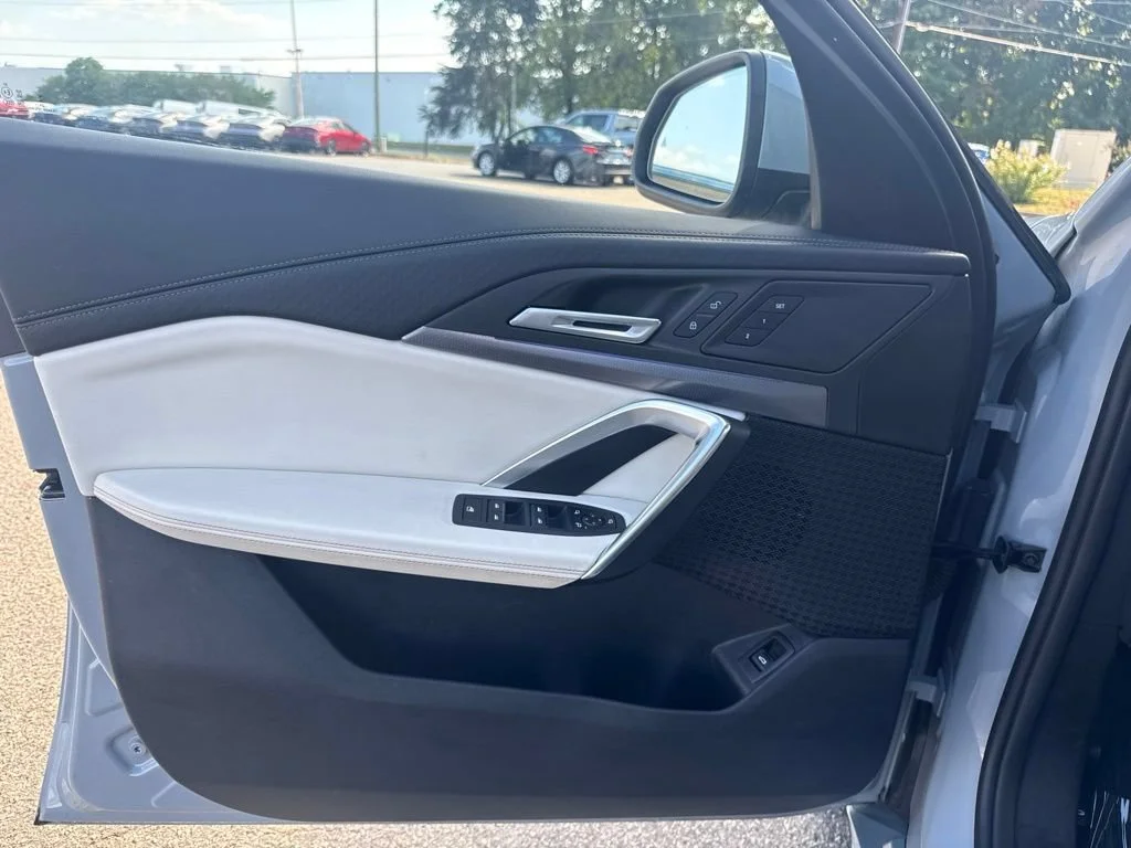 Used 2025 Brooklyn Grey Metallic BMW xDrive28i image 28