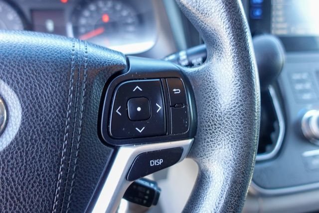 Used 2017 White Toyota L image 15