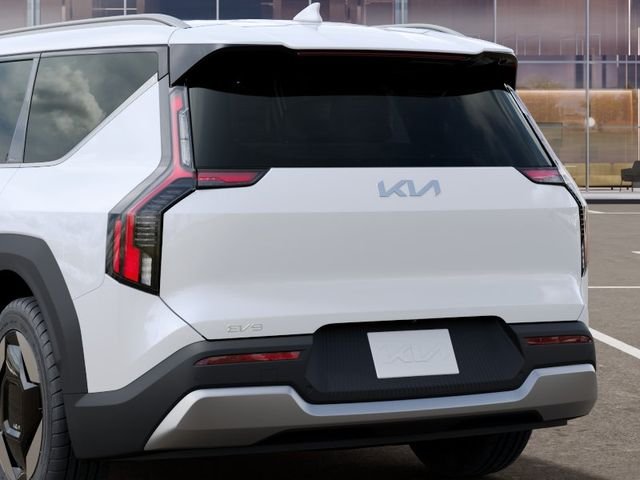New 2026 Glacial White Kia Wind AWD image 13