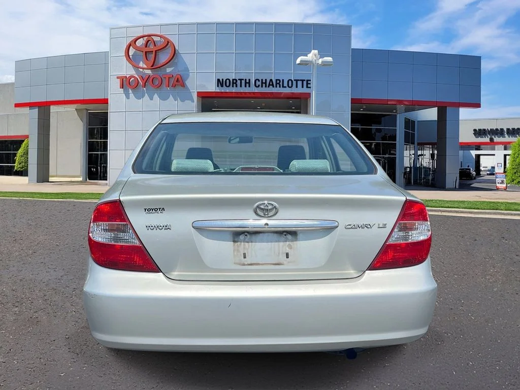 Used 2002 Silver Toyota LE image 6