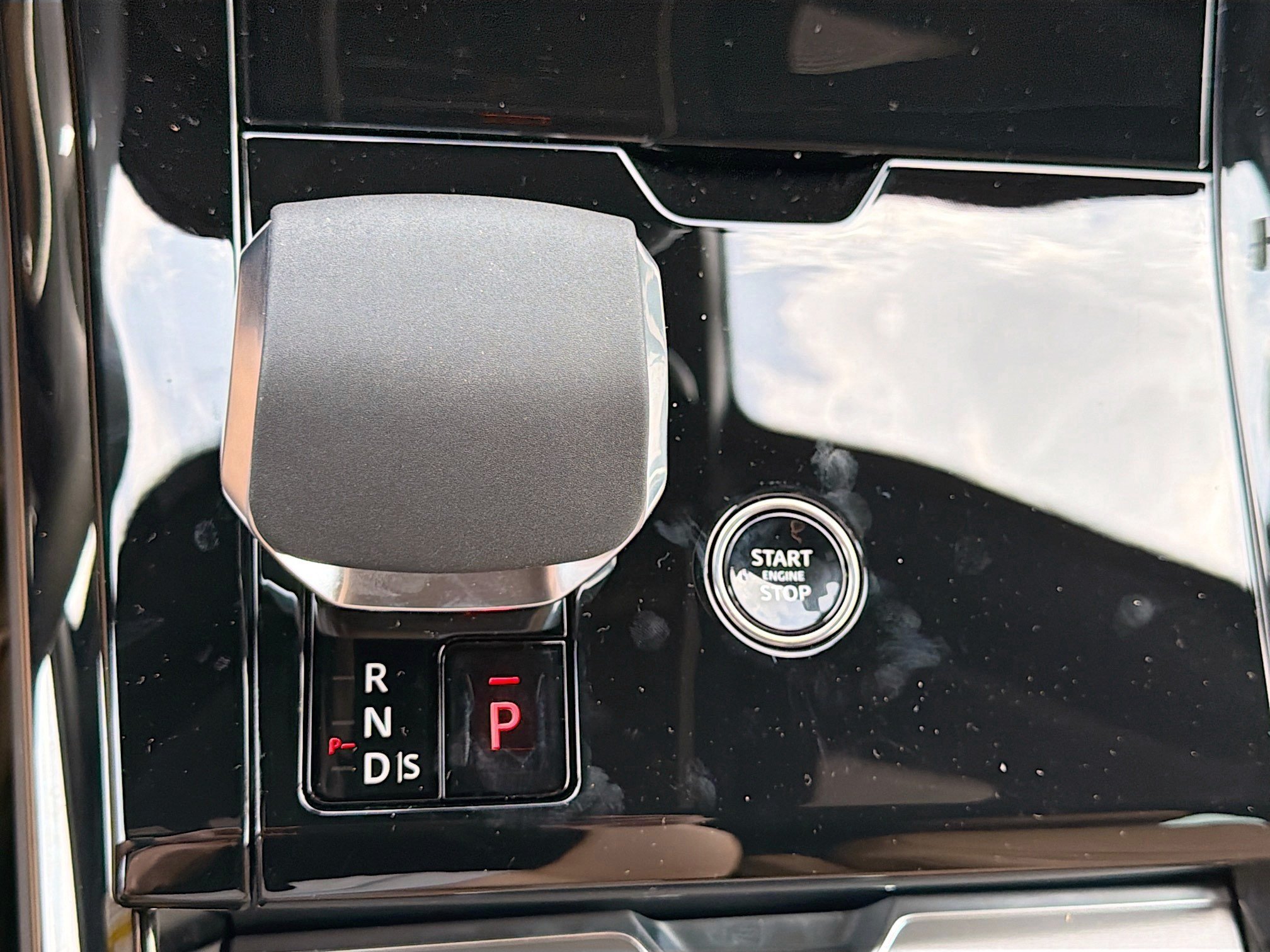 New 2026 Fuji White Land Rover SE image 29