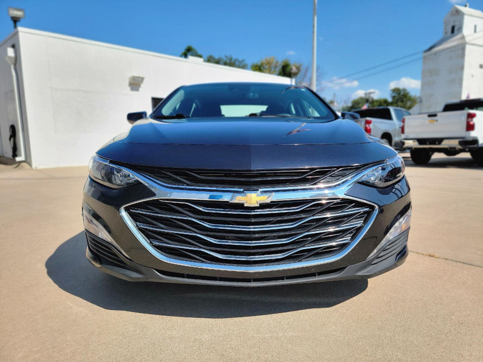 Used 2023 Chevrolet Malibu 1LT with VIN 1G1ZD5STXPF221542 for sale in Haven, KS