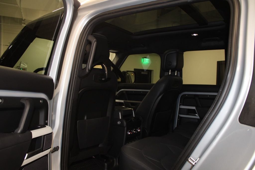 Used 2022  Land Rover XS Edition image 37