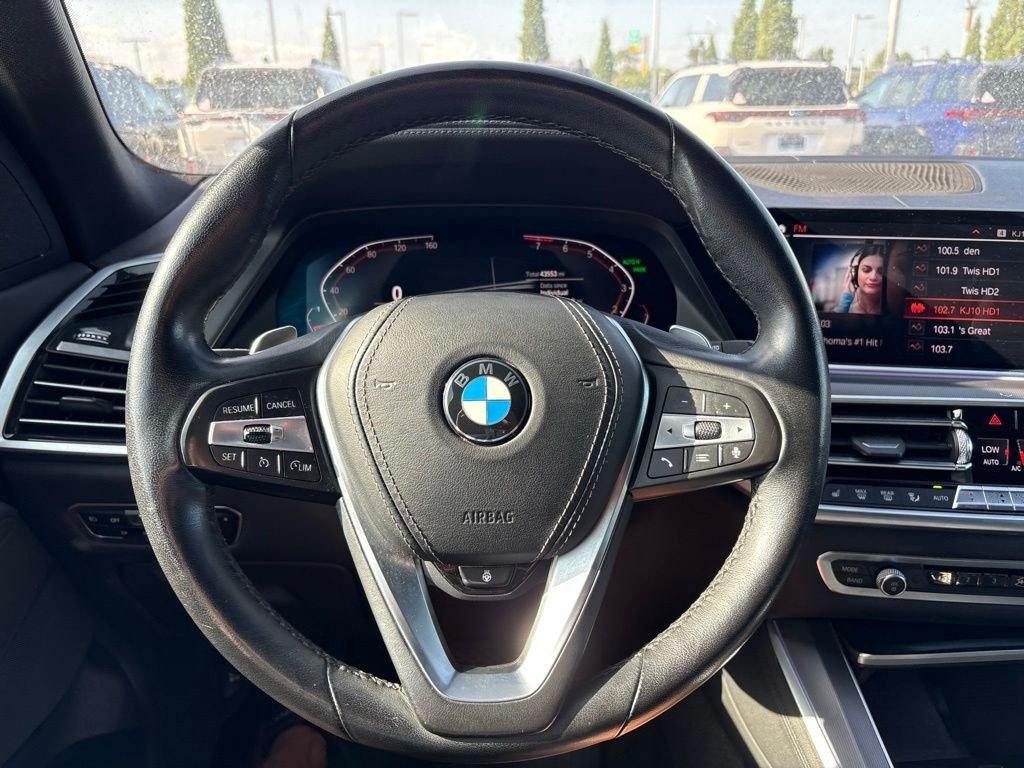 Used 2019 Gray BMW xDrive40i image 2
