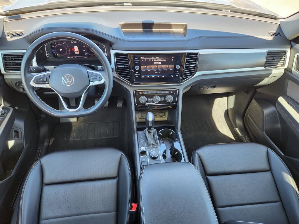 Used 2023 Silver Volkswagen 3.6L V6 SE w/Technology image 24