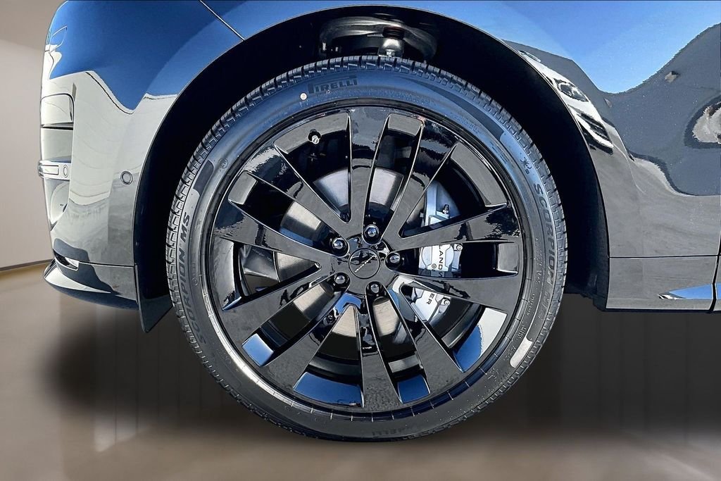 New 2026 SANTORINI BLACK Land Rover Dynamic SE image 13