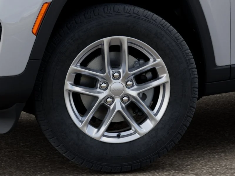 New 2026 Bright White Clear-Coat Exterior Paint Jeep Laredo X image 4