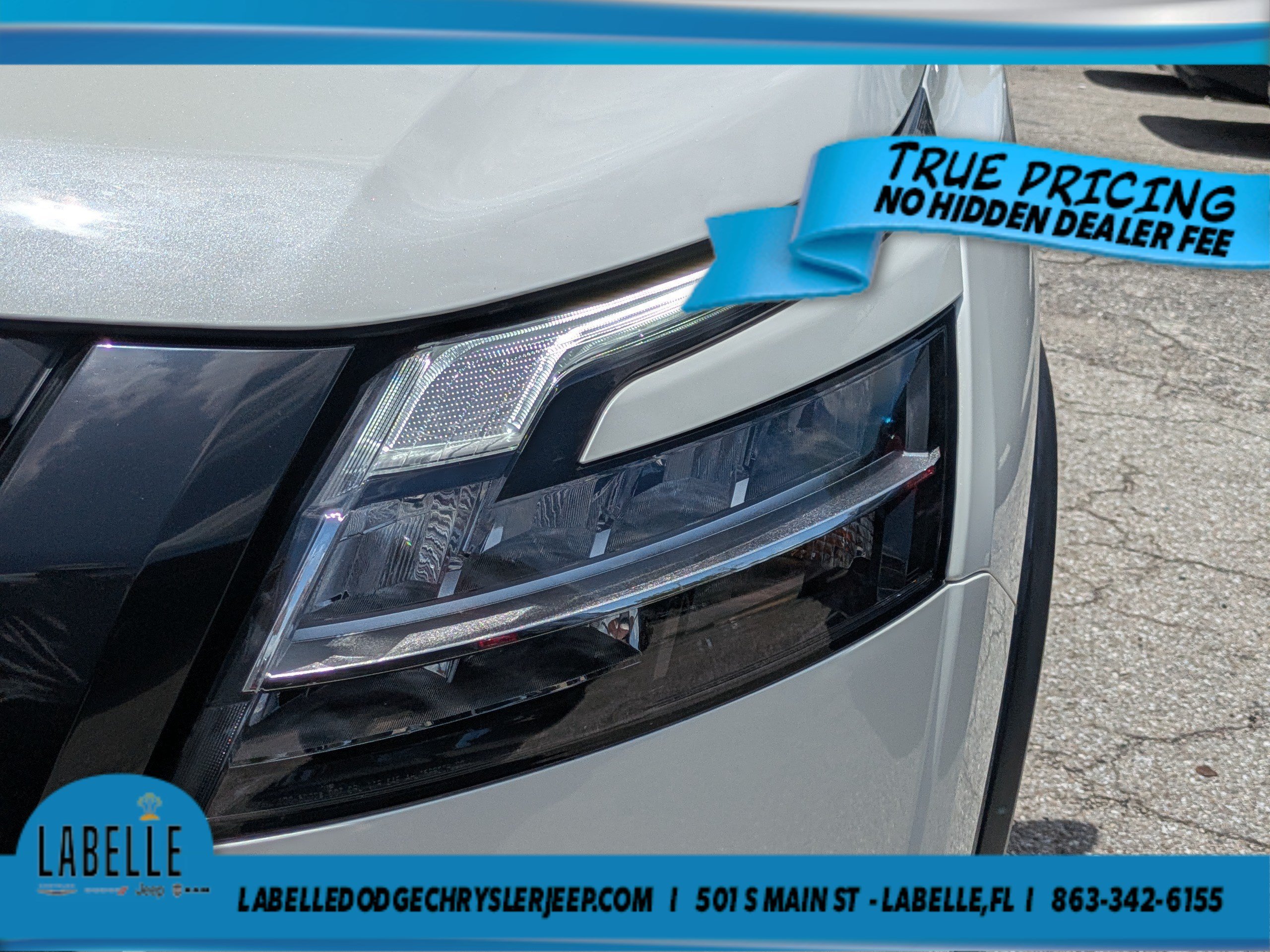 Used 2023 Pearl White Tricoat Nissan Platinum image 8