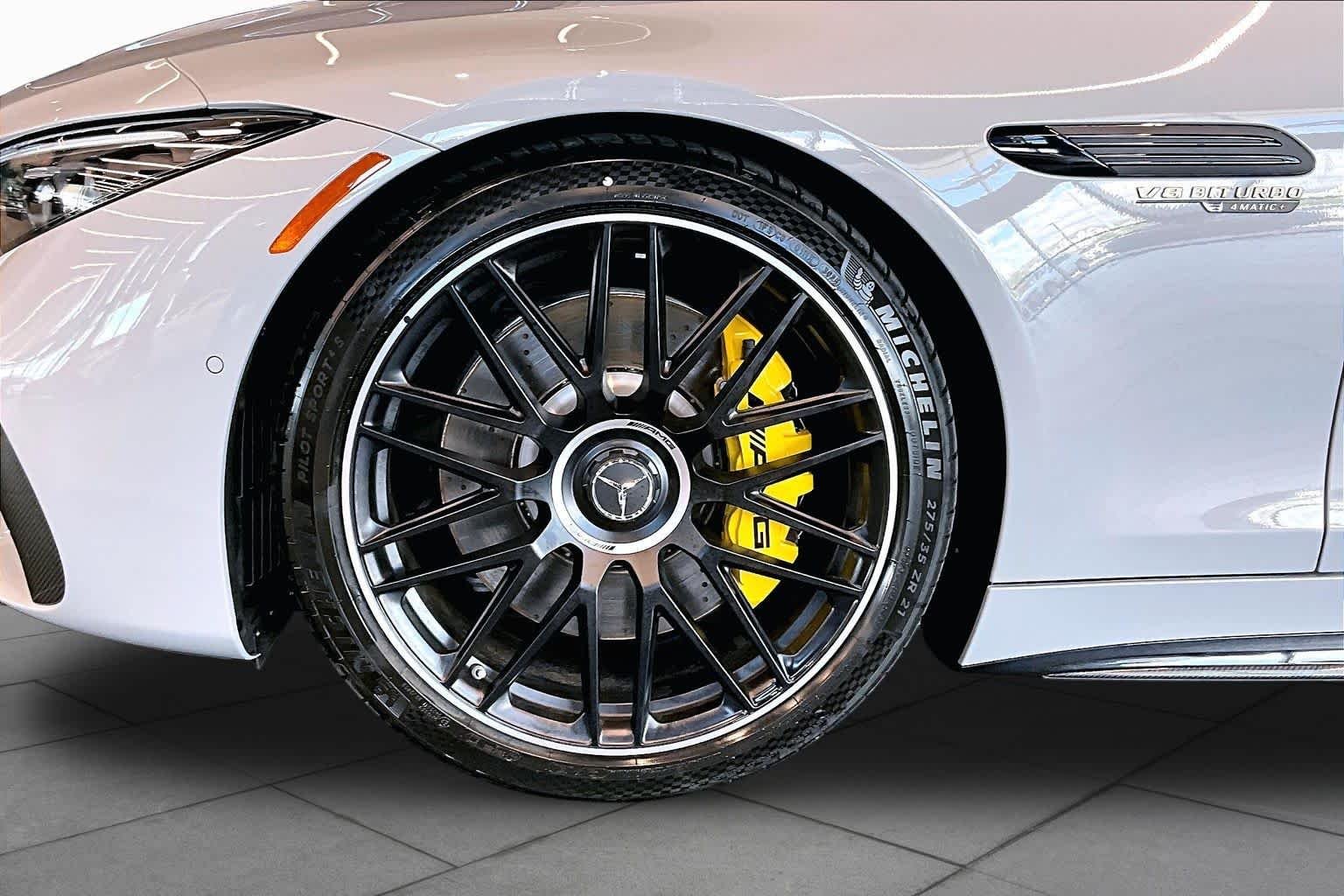 New 2026 MANUFAKTUR Alpine Grey Mercedes-Benz AMG® SL 63 image 11