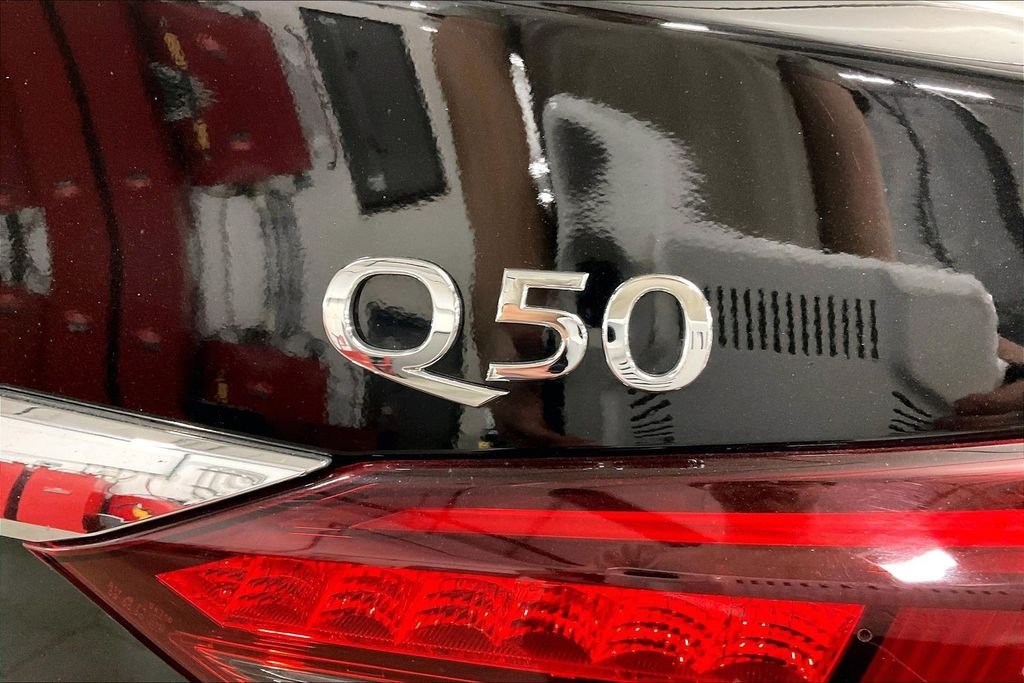 Used 2018 Black INFINITI 3.0t LUXE image 11