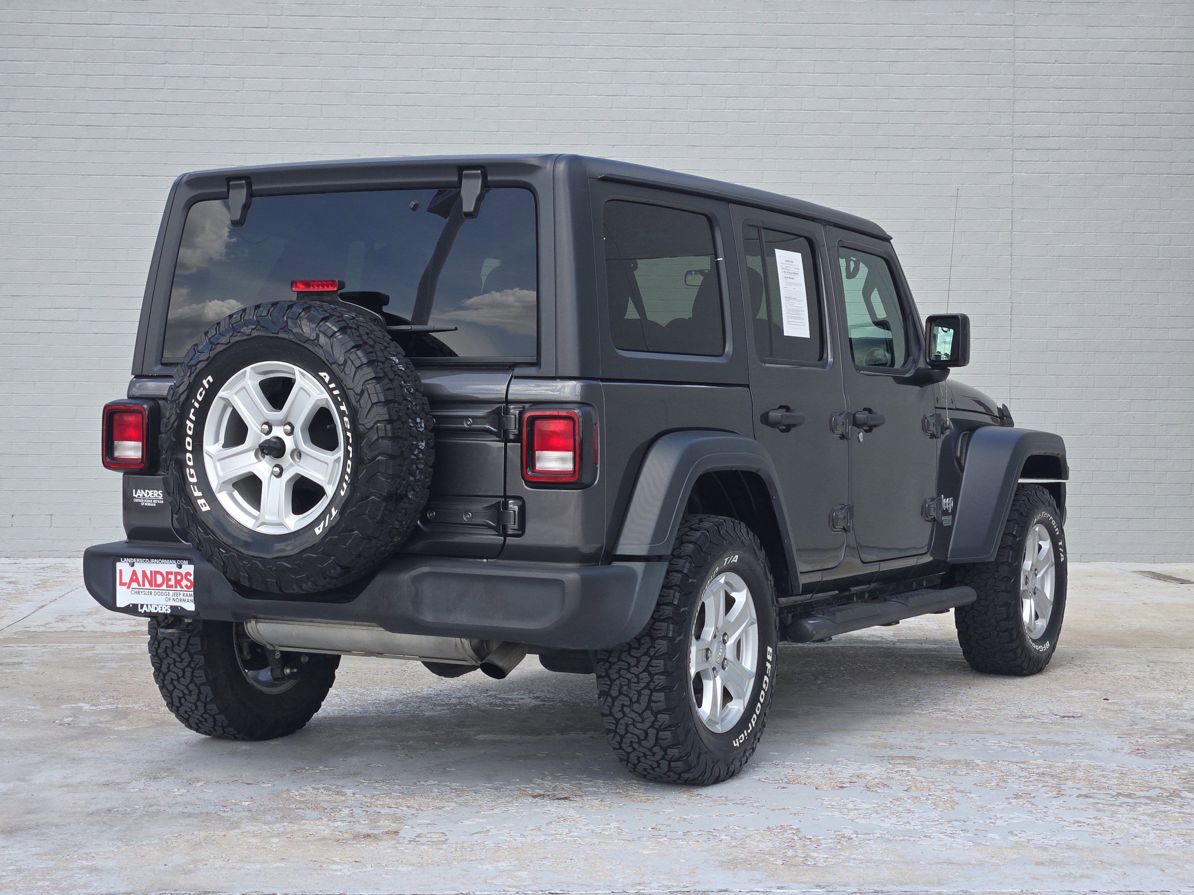 Used 2019 Granite Crystal Metallic Clearcoat Jeep Sport S image 7