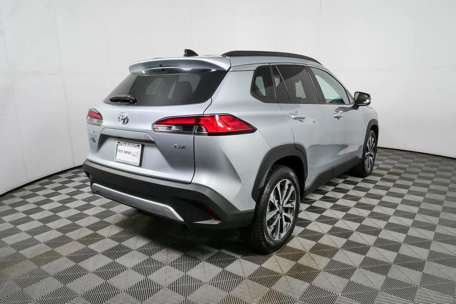 Used 2025 Sonic Silver Toyota XLE image 3