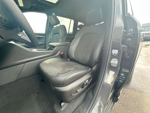New 2026 Baltic Gray Metallic Clear-Coat Exterior Paint Jeep Altitude image 13