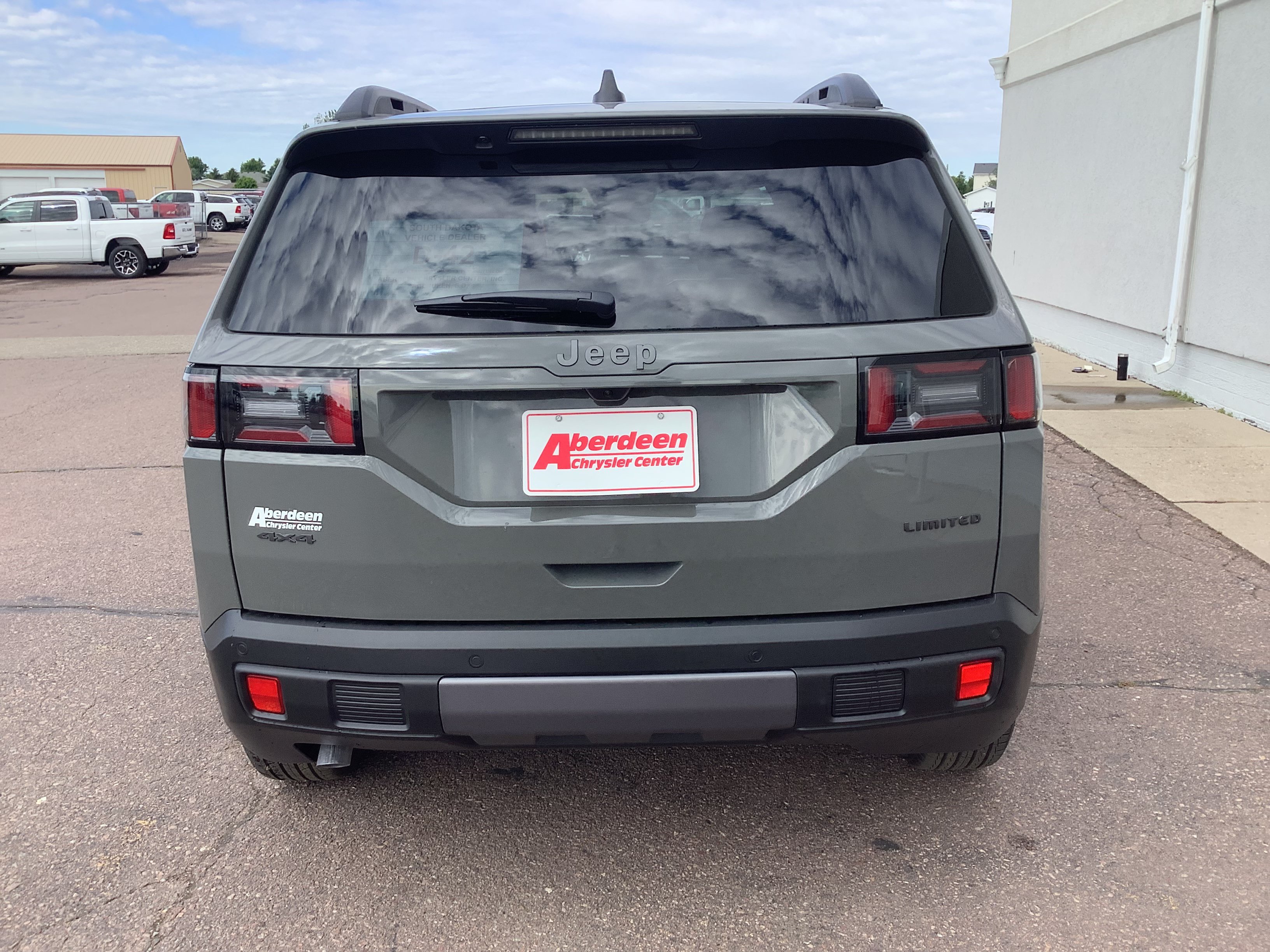 New 2026 Sting-Gray Clear-Coat Exterior Paint Jeep Limited image 4